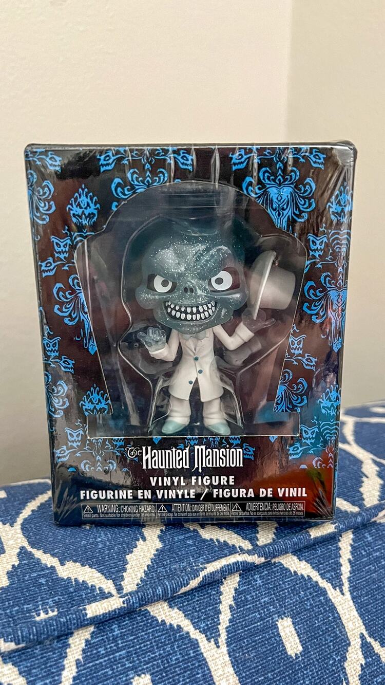 NEW Disney Haunted Mansion Ezra Hitchhiking Ghost Vinyl Figure